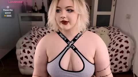 lovely_leilla online show from February 26, 2025, 10:09 pm