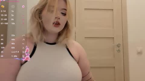lovely_leilla online show from October 19, 2025, 7:14 pm