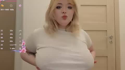 lovely_leilla online show from October 24, 2025, 7:21 pm