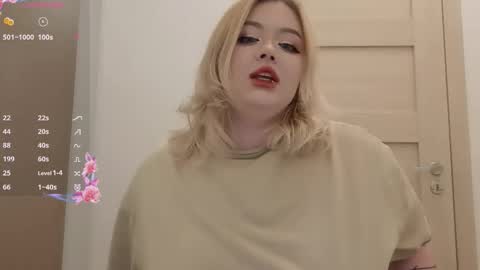 lovely_leilla online show from October 29, 2025, 10:33 pm