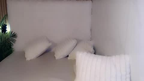   online show from April 18, 2026, 7:58 pm