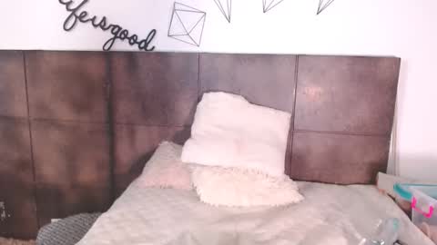 Snapshot of lovely_secret chatting on December 2, 2025, 3:29 pm Hi guys online show from December 2, 2025, 3:29 pm