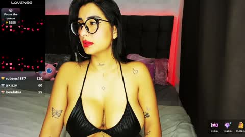 lovely violet13 online show from January 13, 2025, 8:04 pm