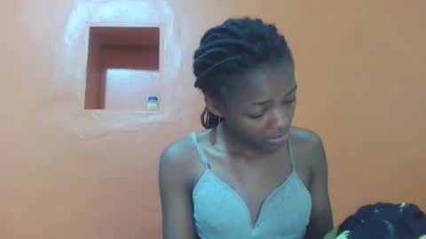 Snapshot of lovely_yvonne chatting on October 18, 2025, 1:56 pm Lovely yvonne online show from October 18, 2025, 1:56 pm