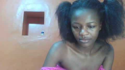 Snapshot of lovely_yvonne chatting on October 29, 2025, 12:02 am Lovely yvonne online show from October 29, 2025, 12:02 am