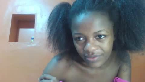 Snapshot of lovely_yvonne chatting on October 29, 2025, 1:57 pm Lovely yvonne online show from October 29, 2025, 1:57 pm