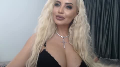 Snapshot of lovelyblondyxxx chatting on January 17, 2025, 2:29 am PrAllinXXXa online show from January 17, 2025, 2:29 am
