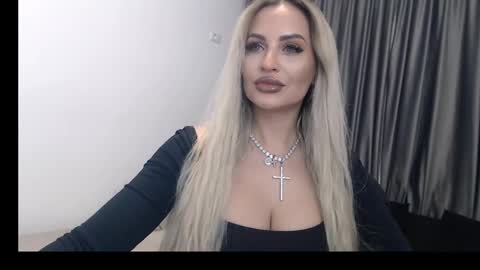 Snapshot of lovelyblondyxxx chatting on February 11, 2025, 11:12 pm PrAllinXXXa online show from February 11, 2025, 11:12 pm