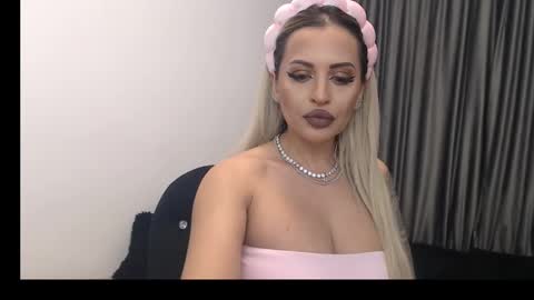 Snapshot of lovelyblondyxxx chatting on February 22, 2025, 11:03 pm PrAllinXXXa online show from February 22, 2025, 11:03 pm