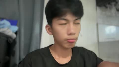 lovelyboy_jm online show from May 2, 2026, 9:42 pm