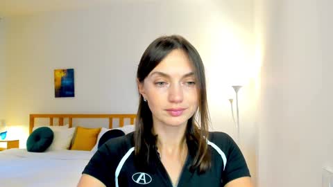 Mia online show from December 2, 2024, 10:07 am