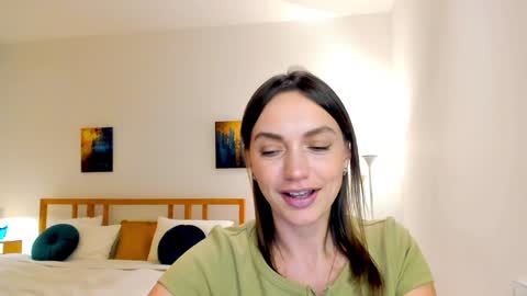 Mia online show from December 7, 2024, 6:15 pm