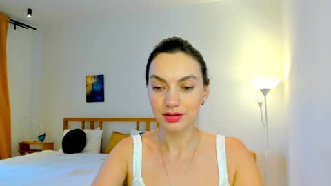 Mia online show from December 12, 2024, 10:34 am