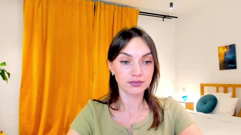 Mia online show from December 13, 2024, 1:01 pm