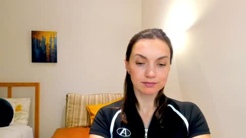 Mia online show from December 20, 2024, 5:51 pm