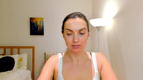 Mia online show from December 21, 2024, 1:32 pm