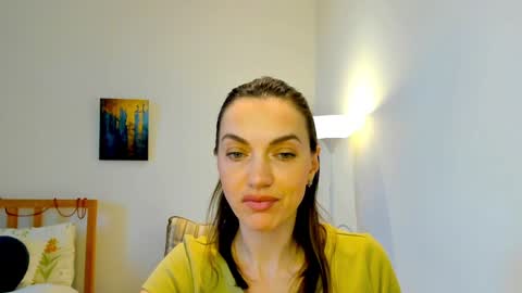 Mia online show from December 24, 2024, 12:00 pm