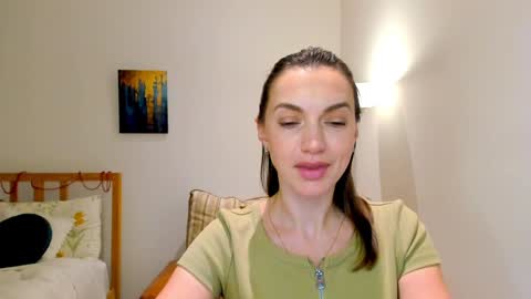 Mia online show from December 24, 2024, 3:05 pm