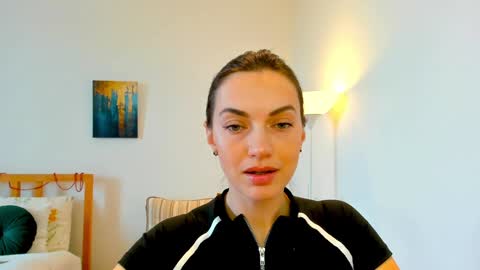 Mia online show from December 28, 2024, 8:05 am