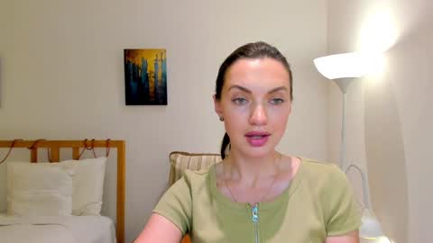 Mia online show from January 3, 2025, 1:47 pm