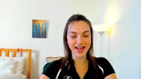 Mia online show from January 6, 2025, 11:18 am