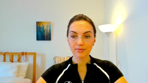 Mia online show from January 7, 2025, 10:11 am