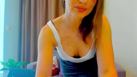 Mia online show from September 10, 2025, 2:33 am