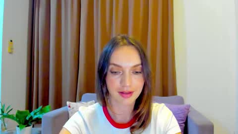 Mia online show from September 20, 2025, 1:56 pm