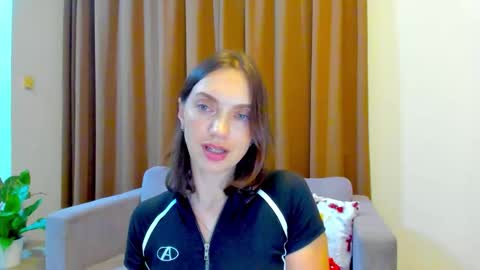 Mia online show from November 8, 2025, 3:23 pm