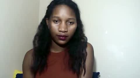 lovelylarra online show from November 13, 2025, 9:58 pm