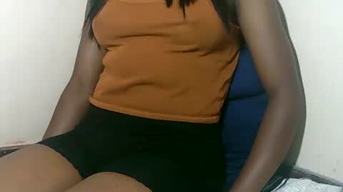 lovelylarra online show from January 16, 2026, 7:45 am