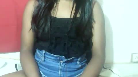 lovelylarra online show from January 19, 2026, 7:45 am
