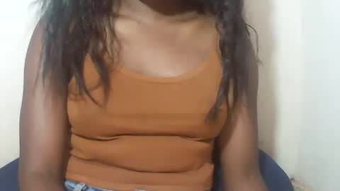 lovelylarra online show from February 1, 2026, 7:29 am