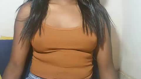 lovelylarra online show from February 8, 2026, 8:51 am