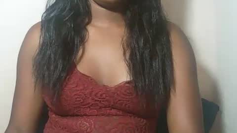 lovelylarra online show from February 16, 2026, 11:17 am