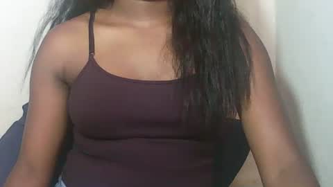 lovelylarra online show from February 17, 2026, 12:45 pm