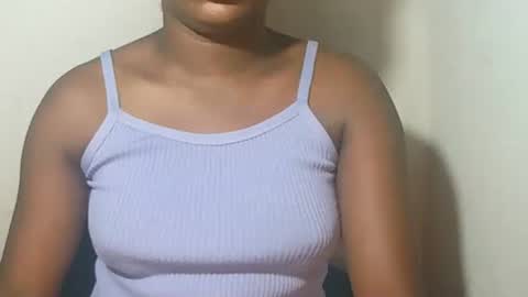 lovelylarra online show from March 2, 2026, 12:13 am