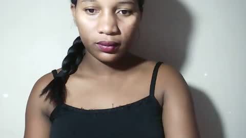 lovelylarra online show from May 8, 2026, 6:52 am