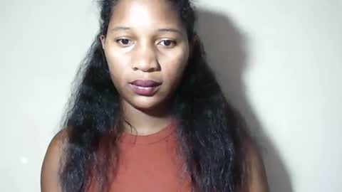 lovelylarra online show from May 9, 2026, 7:13 am