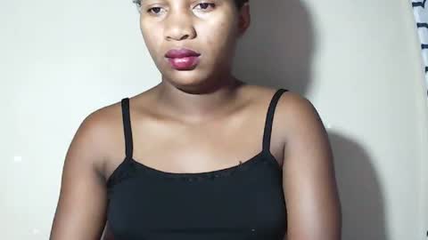lovelylarra online show from May 17, 2026, 6:44 am