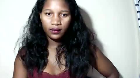 lovelylarra online show from May 26, 2026, 6:37 pm