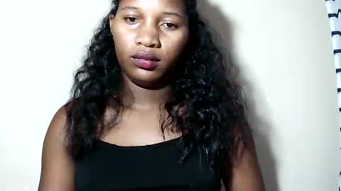 lovelylarra online show from May 28, 2026, 8:39 pm