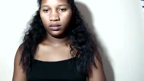 lovelylarra online show from May 29, 2026, 8:51 pm