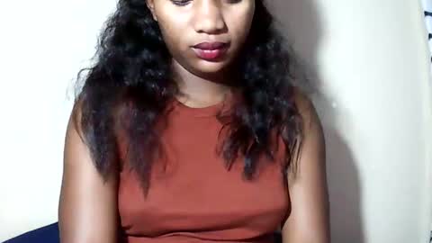 lovelylarra online show from May 30, 2026, 9:01 pm