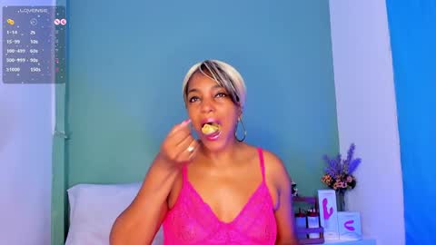 Snapshot of lovelynickyy chatting on February 16, 2025, 1:27 pm Nicky online show from February 16, 2025, 1:27 pm
