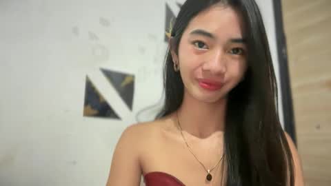lovelyours_kishia online show from May 1, 2026, 4:22 pm