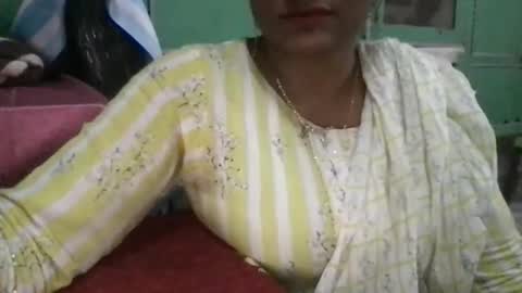lovelyrose36 online show from May 27, 2026, 8:44 am