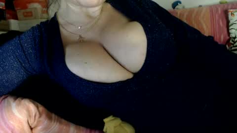 Snapshot of lovelywoman22 chatting on February 16, 2025, 3:37 am lovelywoman22 online show from February 16, 2025, 3:37 am