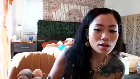 lovelyxmacii online show from January 7, 2026, 8:00 pm