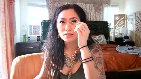 lovelyxmacii online show from February 13, 2026, 9:11 pm